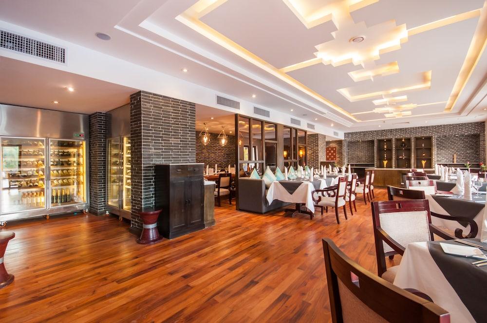 The Privilege Floor By Lotus Blanc Siem Reap Bagian luar foto