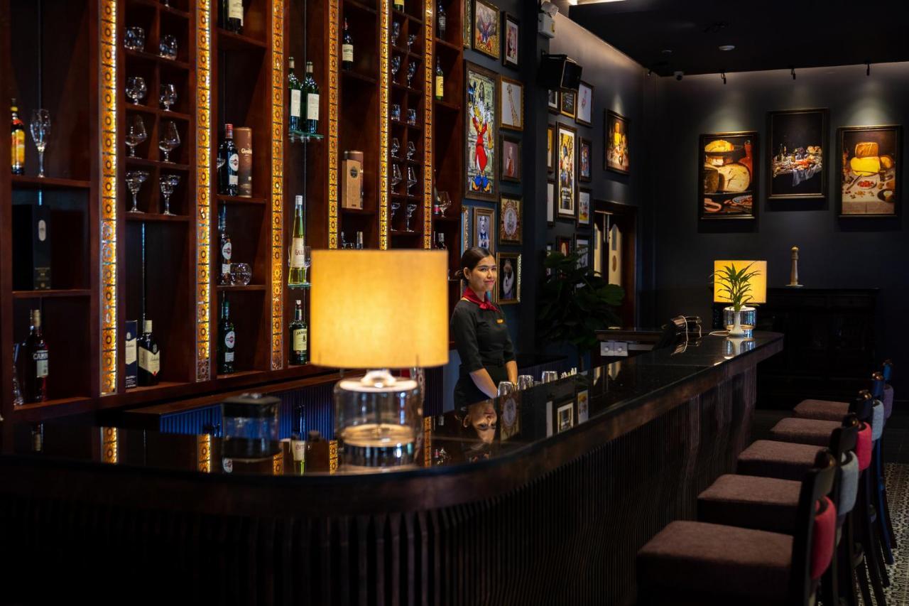 The Privilege Floor By Lotus Blanc Siem Reap Bagian luar foto