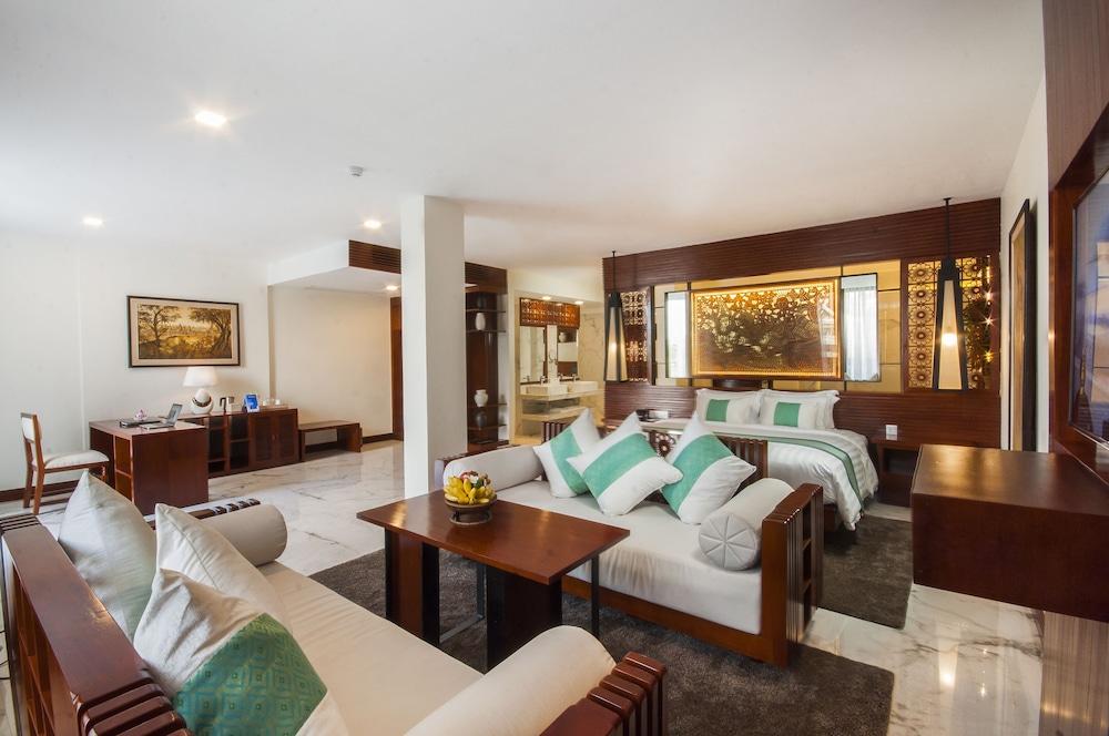 The Privilege Floor By Lotus Blanc Siem Reap Bagian luar foto