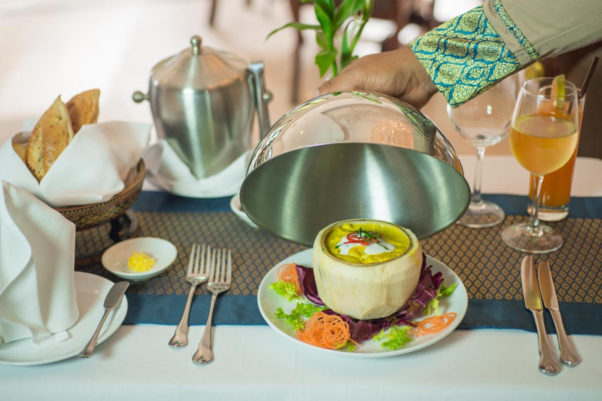 The Privilege Floor By Lotus Blanc Siem Reap Bagian luar foto