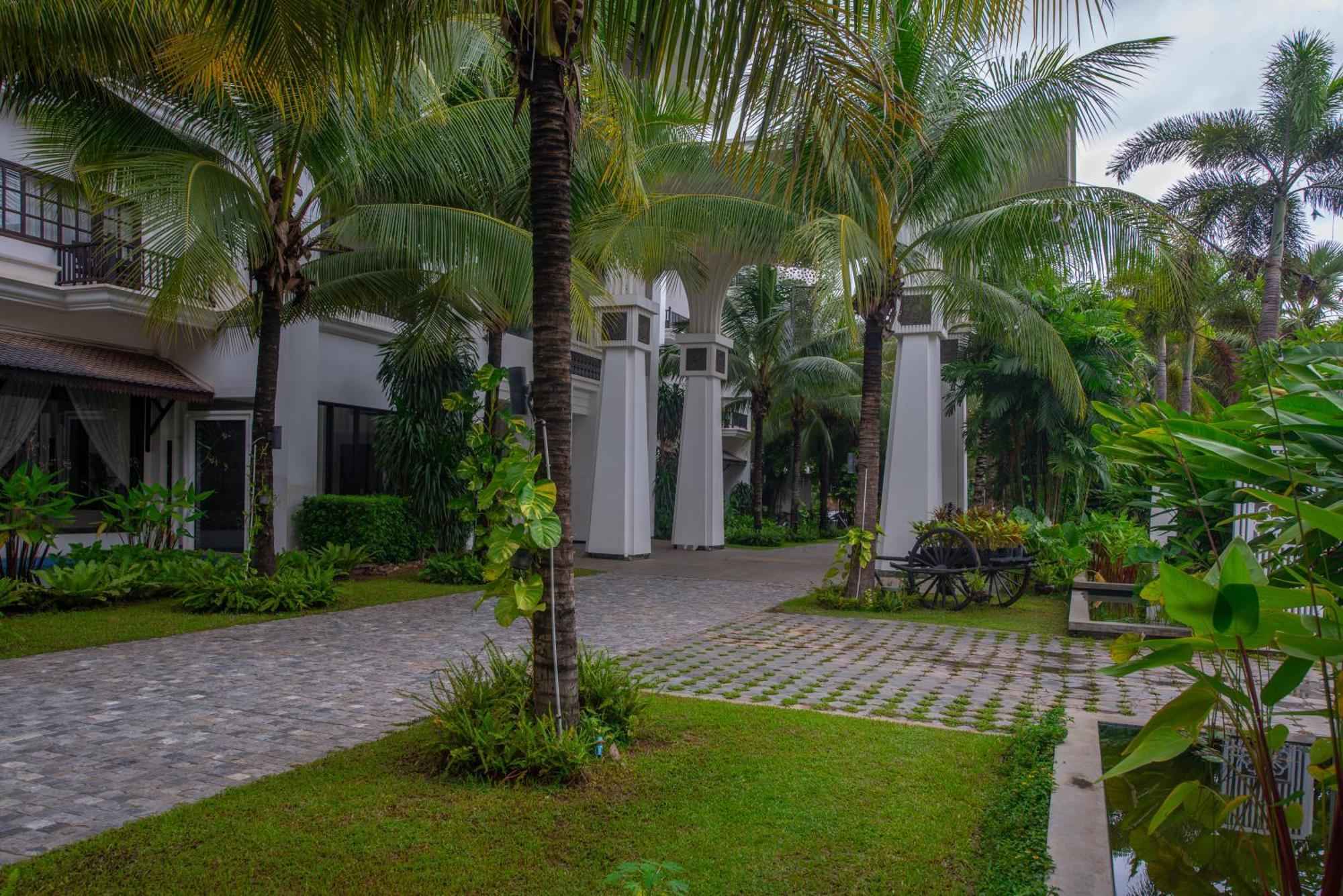 The Privilege Floor By Lotus Blanc Siem Reap Bagian luar foto