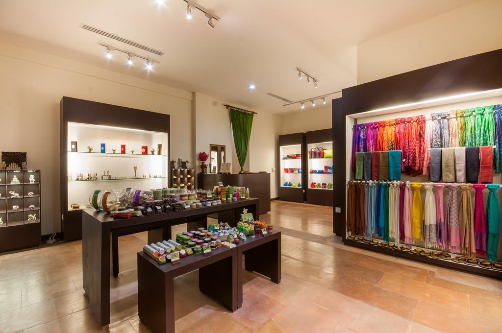 The Privilege Floor By Lotus Blanc Siem Reap Bagian luar foto